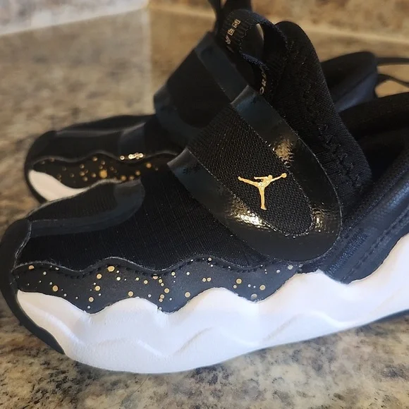 Jordan Toddler 23/7 PS 'Black Metallic Gold' US 6C - Picture 7 of 11